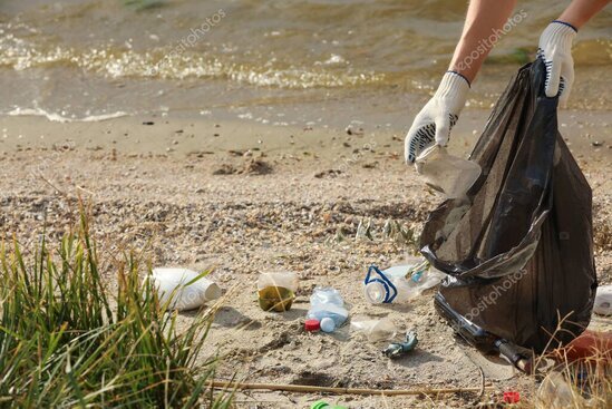 Volunteers collecting litter along the River Thames riverbank
